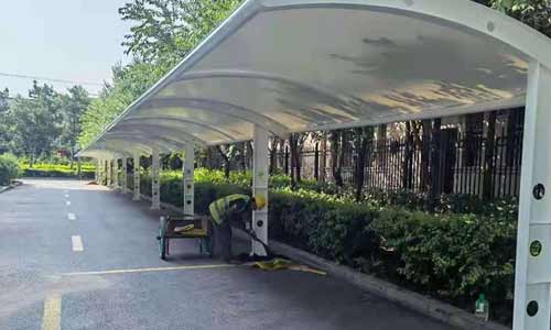 哈爾濱膜結(jié)構(gòu)車棚頂部污垢堆積因素有哪些？